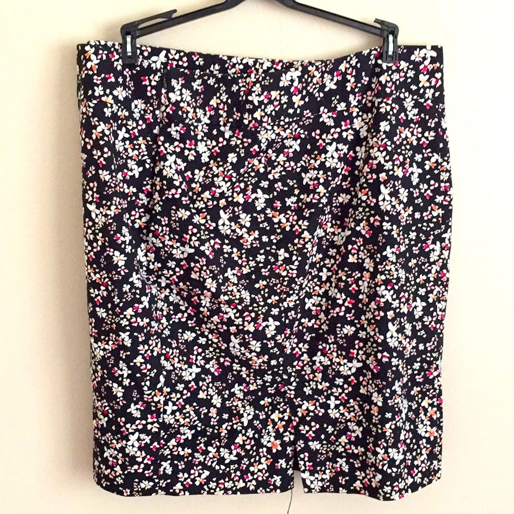 Liz Claiborne size 18W flower print black skirt